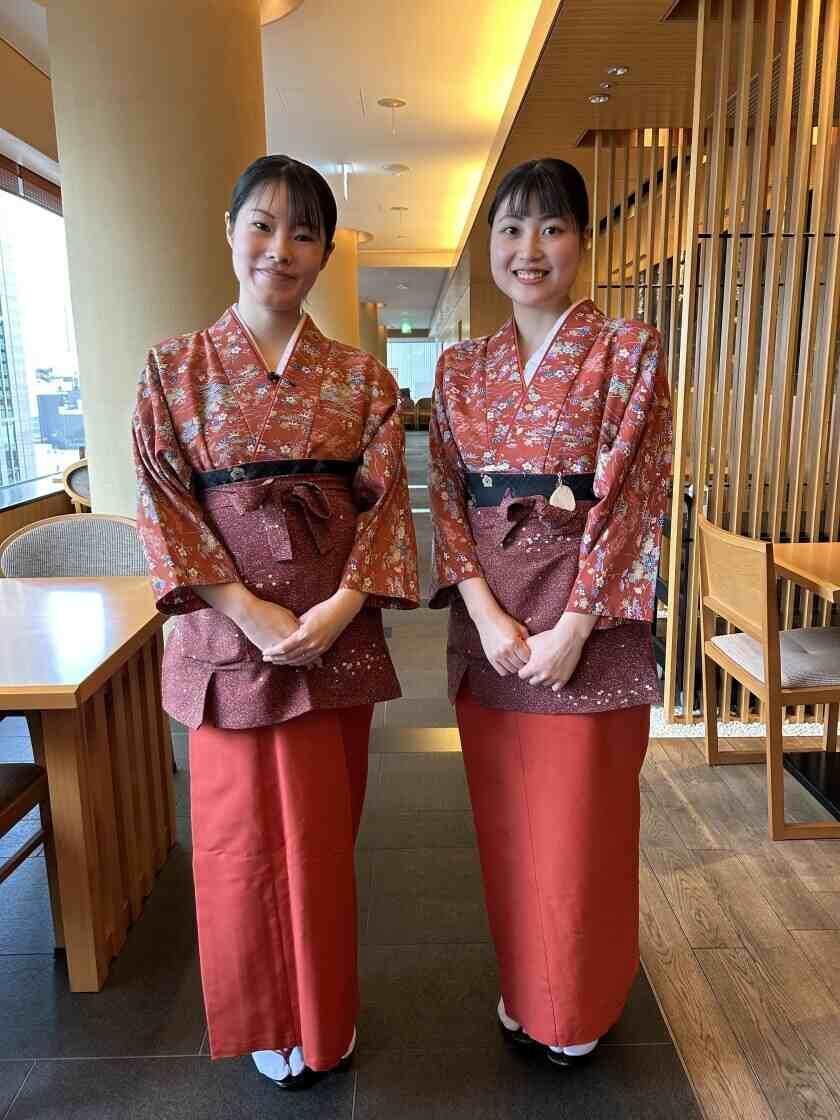 ホテルエルセラーン大阪 日本料理「桂」の制服1