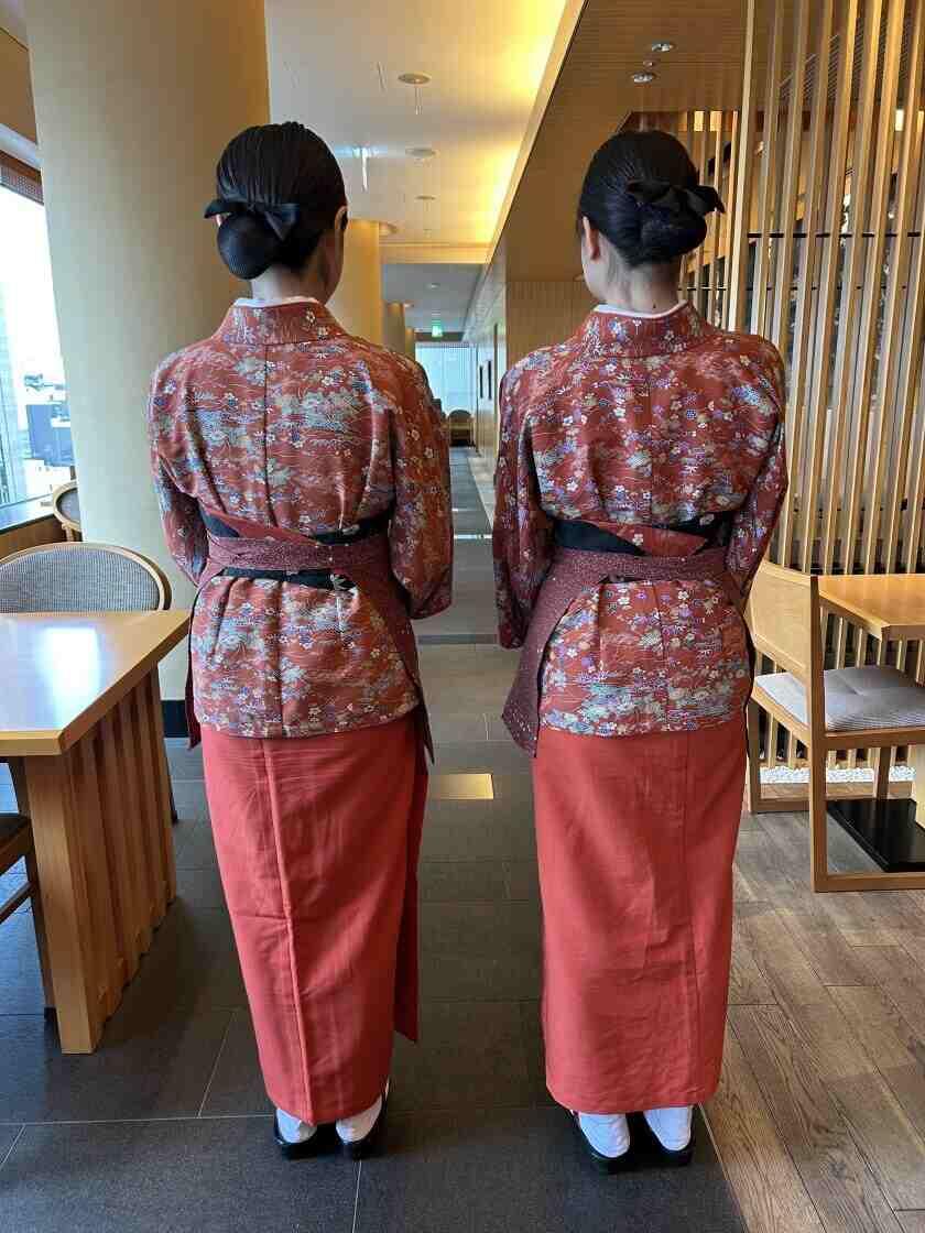 ホテルエルセラーン大阪 日本料理「桂」の制服2