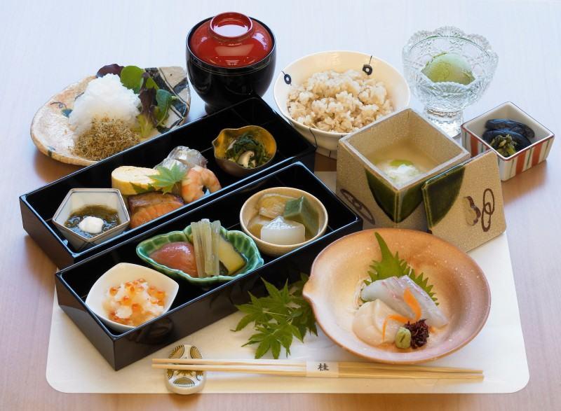 ホテルエルセラーン大阪 日本料理「桂」の仕事画像2