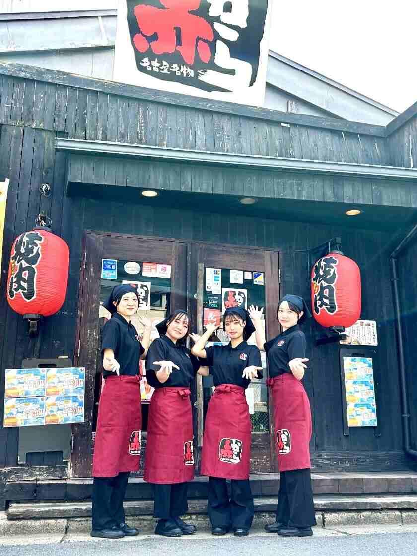 赤から愛知岩倉店の制服4