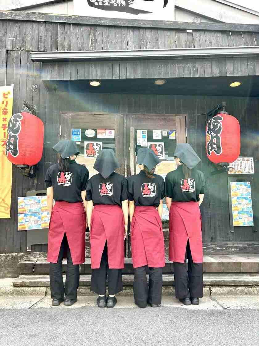 赤から愛知岩倉店の制服3