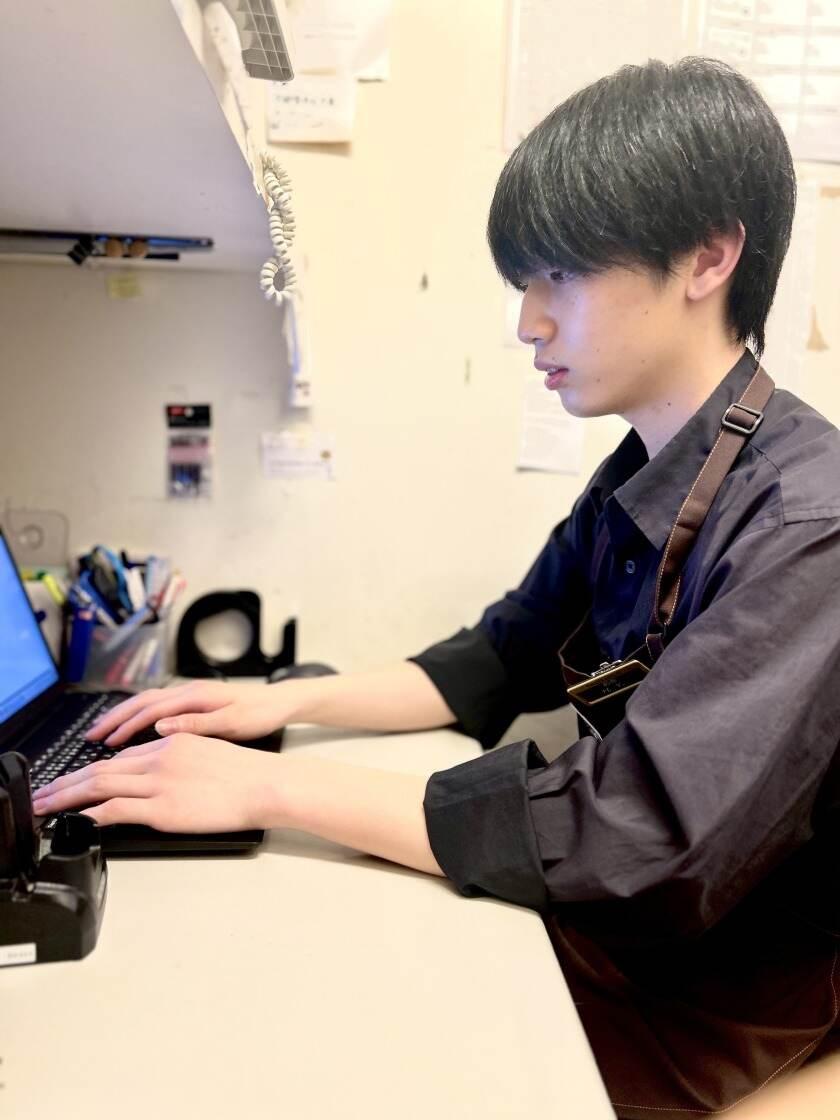 ラパン株式会社 タリーズコーヒー イーサイト上尾店の制服2