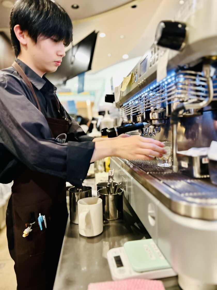ラパン株式会社 タリーズコーヒー宇都宮駅東口店の制服1