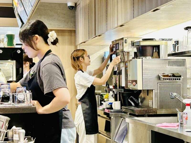 ラパン株式会社 タリーズコーヒー イーサイト上尾店の仕事画像2