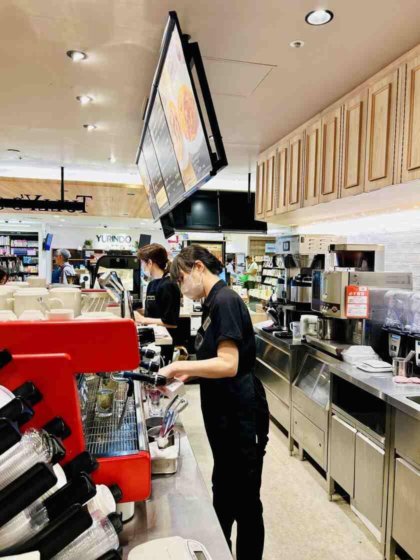 ラパン株式会社 タリーズコーヒー イーサイト上尾店の制服3