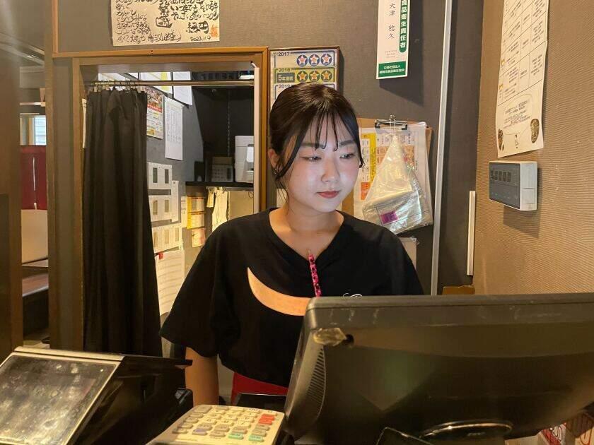 くろがね筑紫口店の制服4