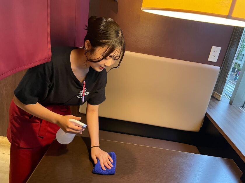 くろがね筑紫口店の制服2