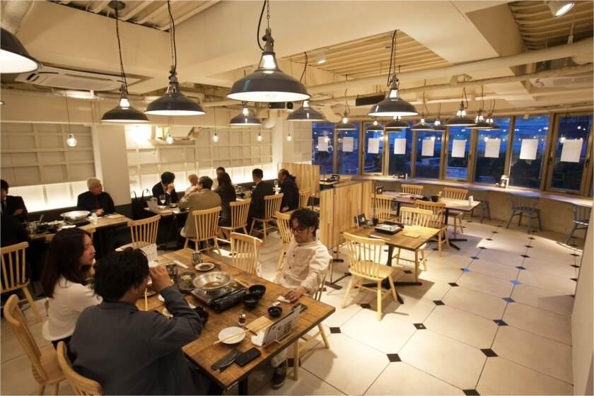 ぶあいそ大名店の制服3