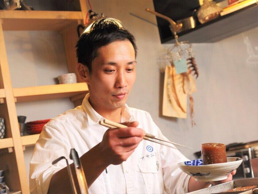 酒肴日和アテニヨル 東京駅八重洲店の制服1