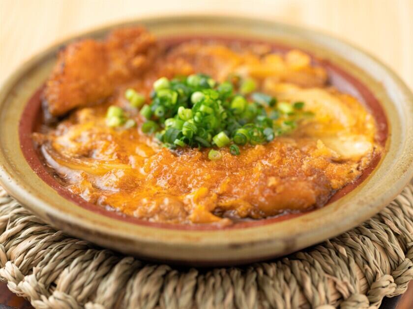 酒肴日和アテニヨル 東京駅八重洲店の制服4