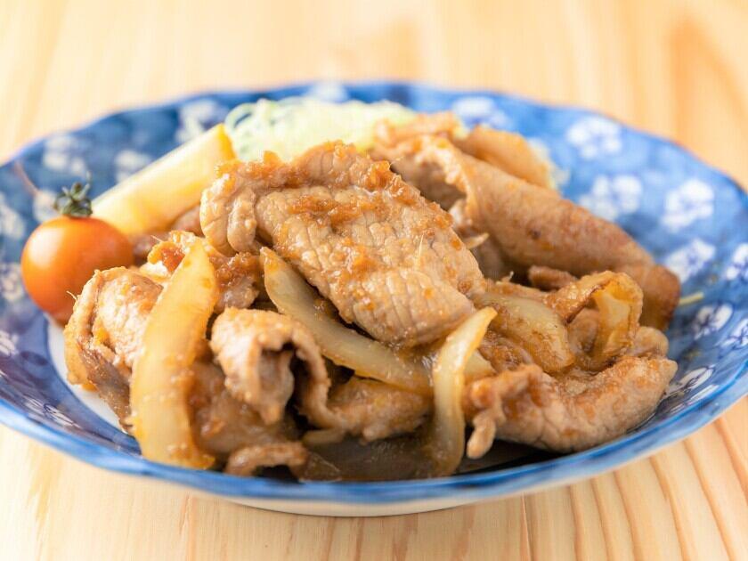 酒肴日和アテニヨル 東京駅八重洲店の制服5