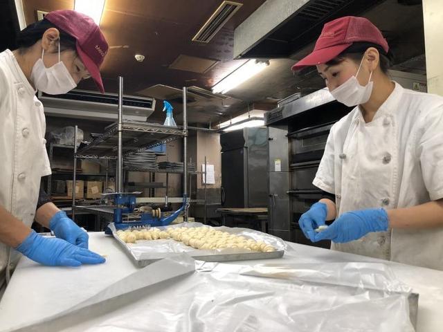 接客なし!朝の時間でサクッと稼げる!主フ活躍中/パン製造補助(工場・製造、茨木市)のイメージ画像