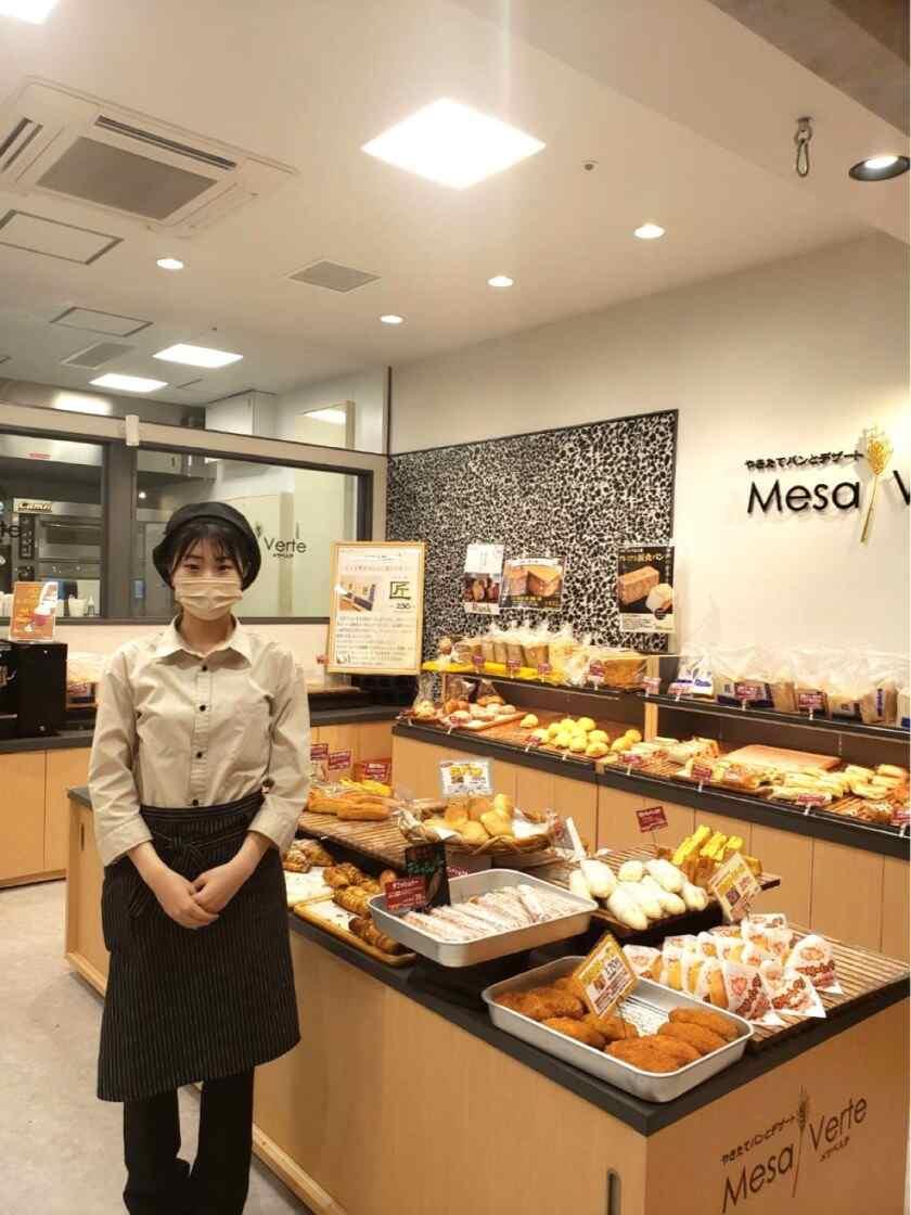 メサベルテ イオンタウン茨木太田店の制服2