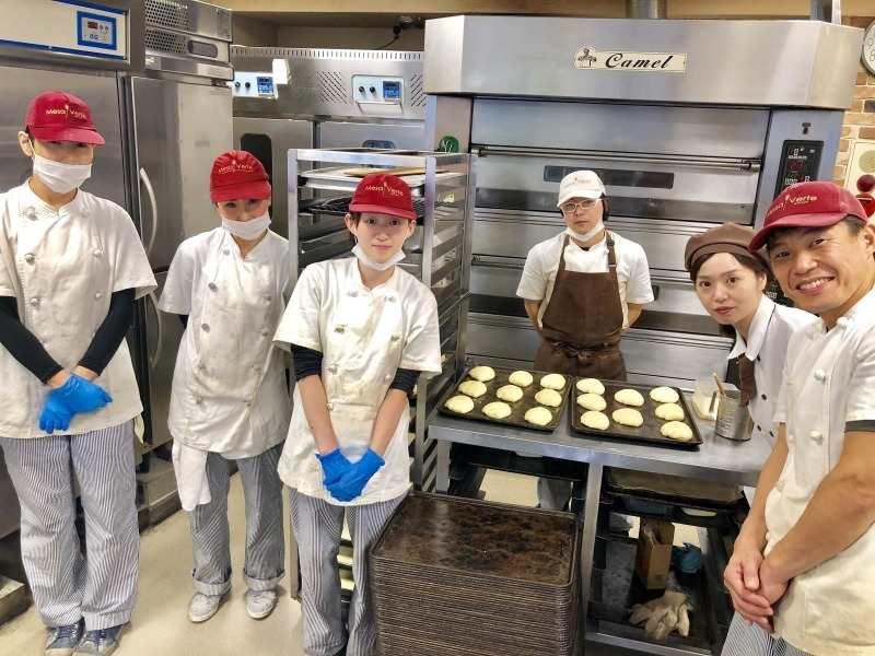 焼き立てパンとデザートのお店 メサベルテ 茨木店の仕事画像1