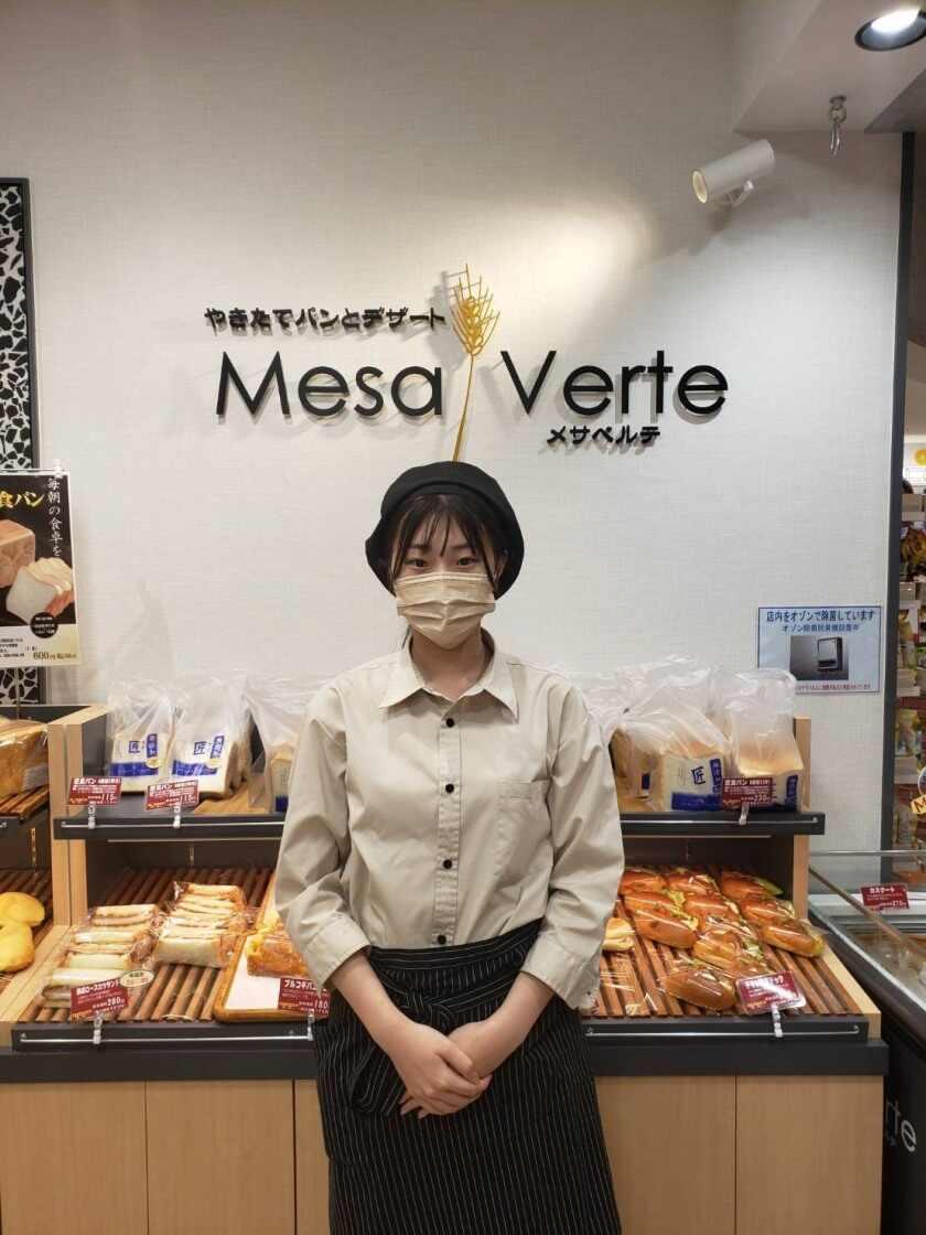 メサベルテ イオンタウン茨木太田店の制服3