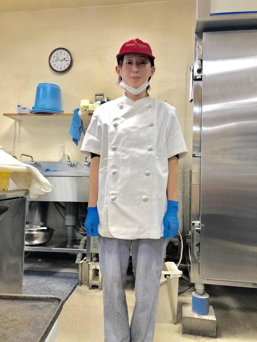 焼き立てパンとデザートのお店 メサベルテ長岡京店の制服1