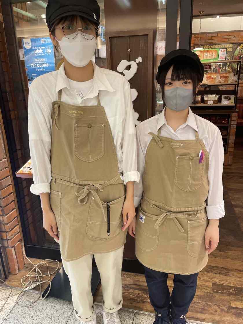 ダフネ珈琲館 エスカ店の制服1