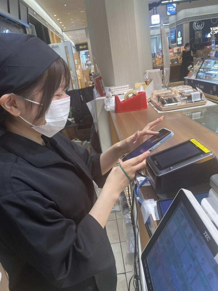 株式会社プログレ 東京ドームシティラクーア店の制服2