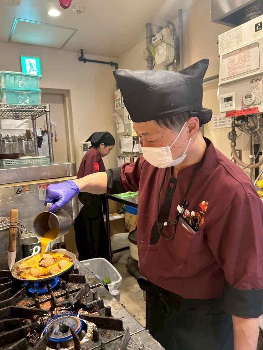 鳥開総本家 アーバンドックららぽーと豊洲店の制服2