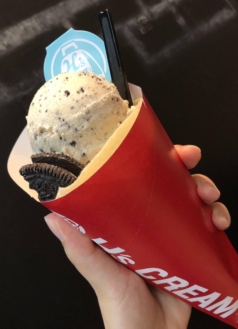 H's CREAM 阪急西宮ガーデンズ店の制服1