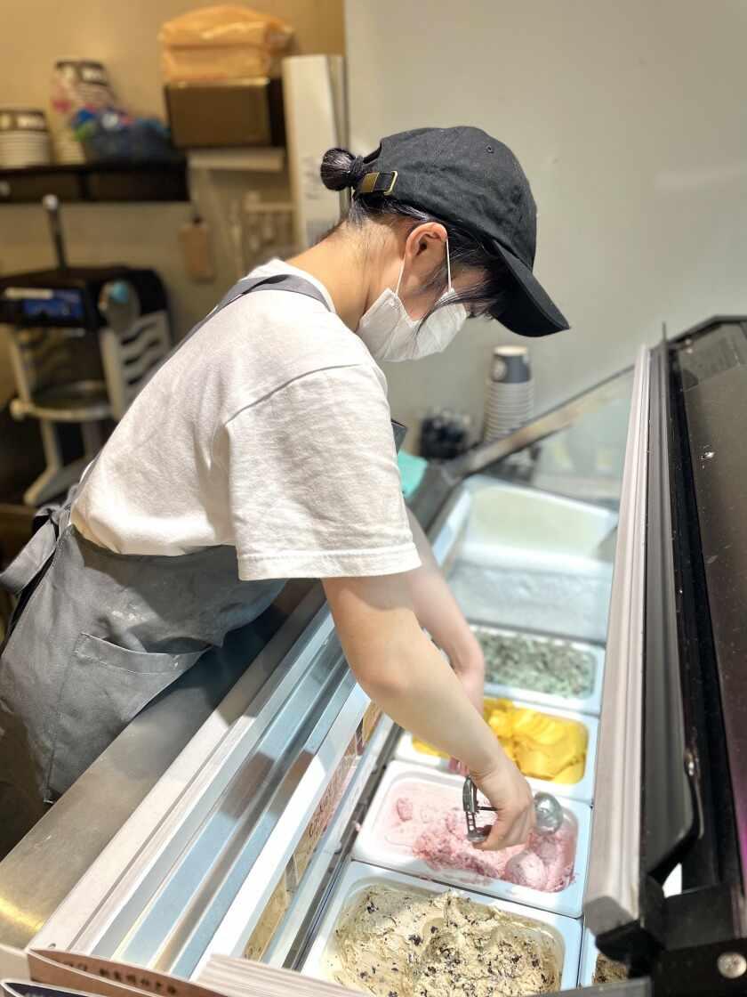 H'sCREAM and COFFEEの制服4