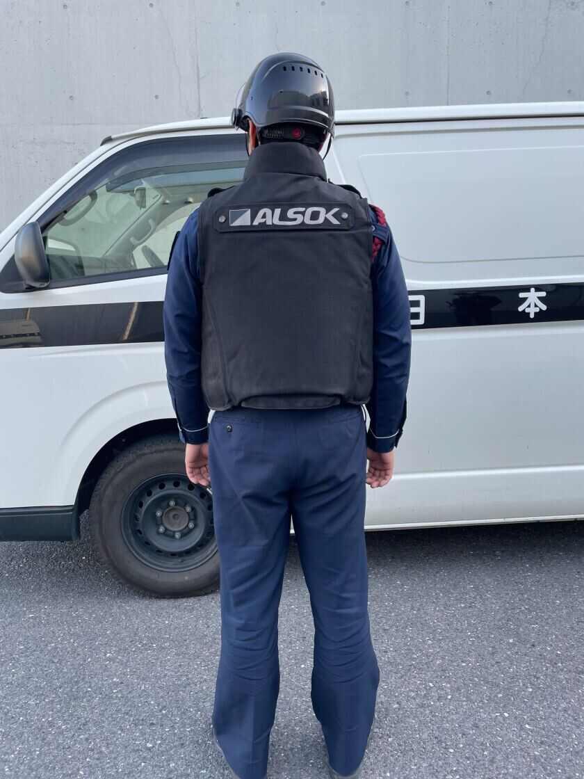 ALSOK岐阜株式会社の制服3