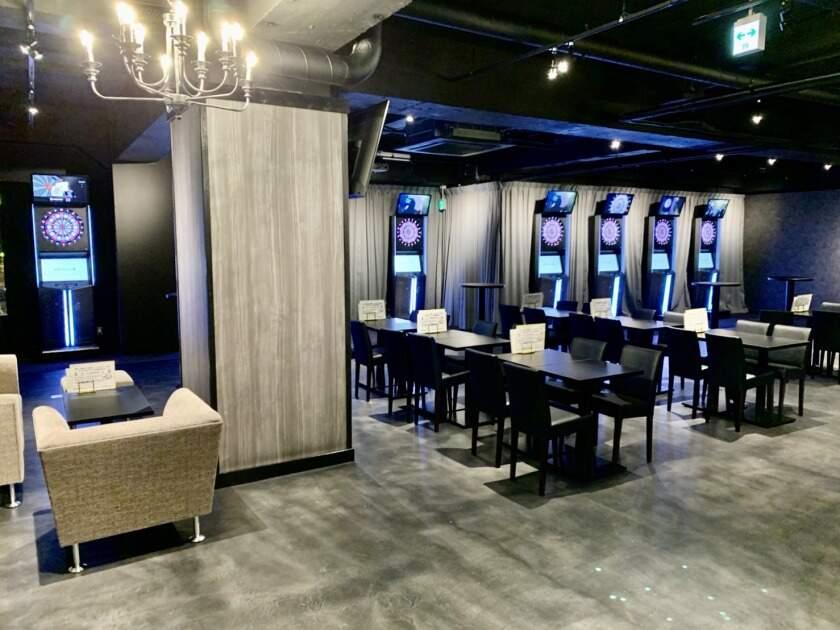 Darts Cafe DELTA 梅田店の制服2