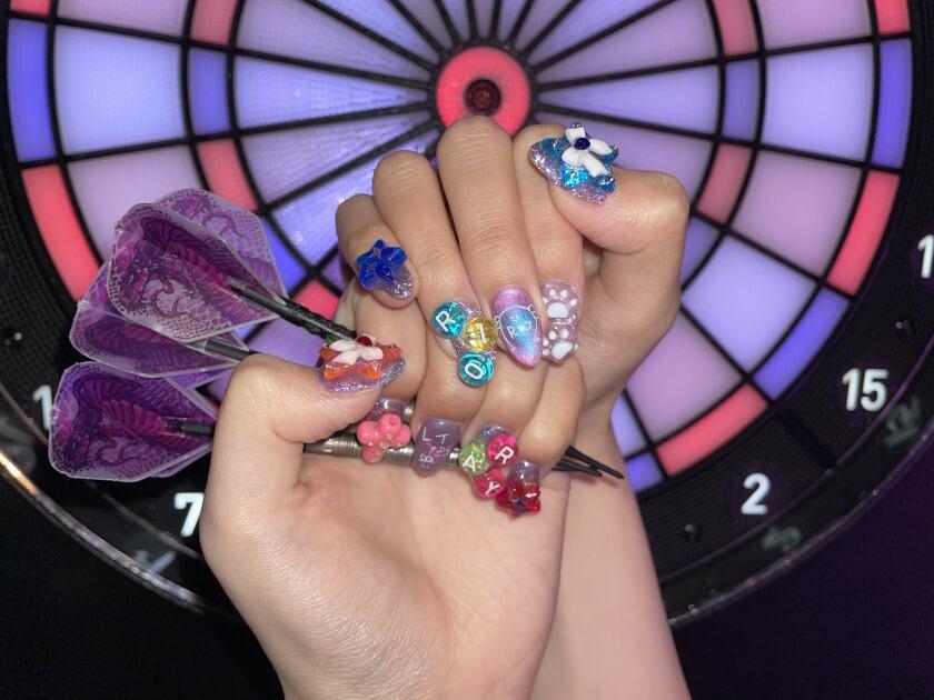 Darts Cafe delta 神田店の制服3