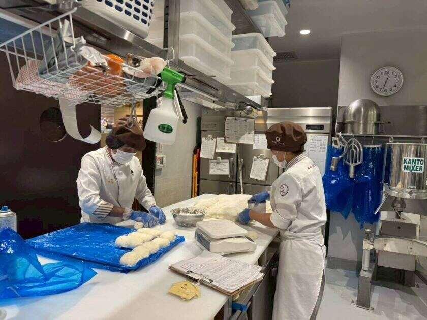 ハートブレッドアンティーク VIERRA小倉店の制服4