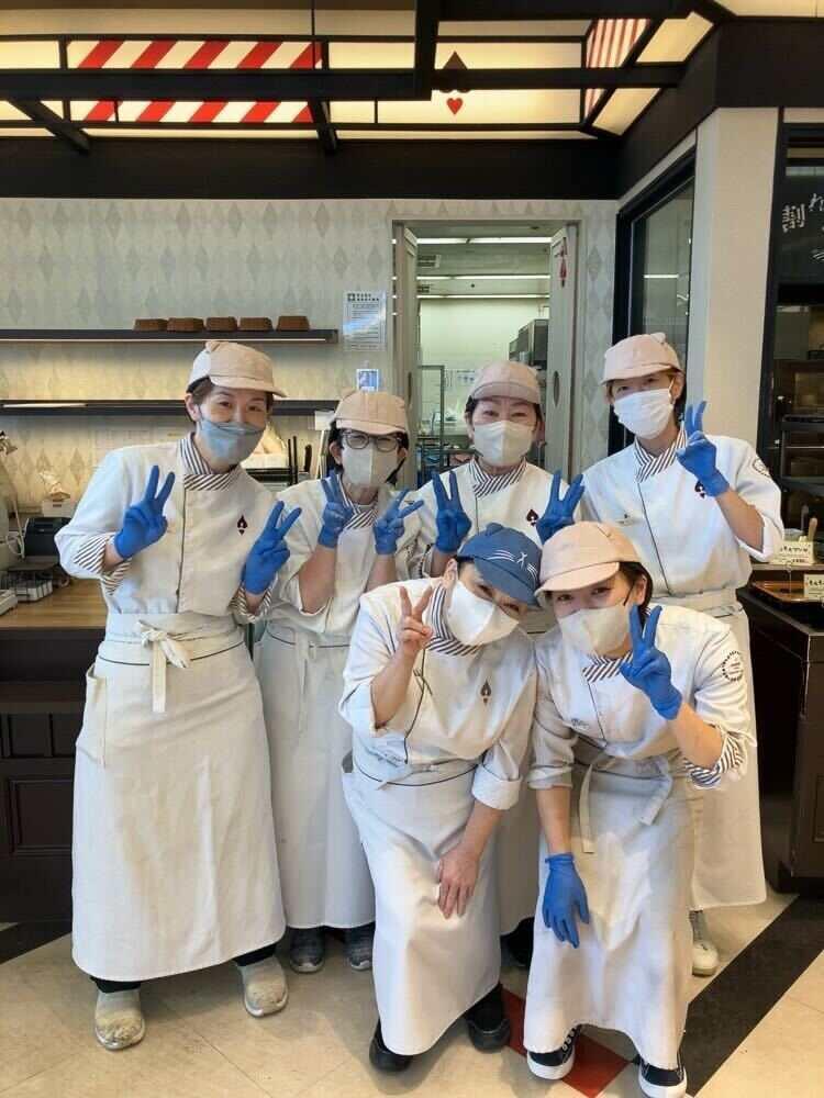 ハートブレッドアンティーク イオンモール香椎店の制服1