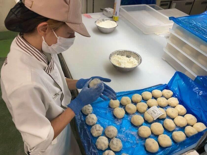 ハートブレッドアンティーク イオンモール香椎店の制服4