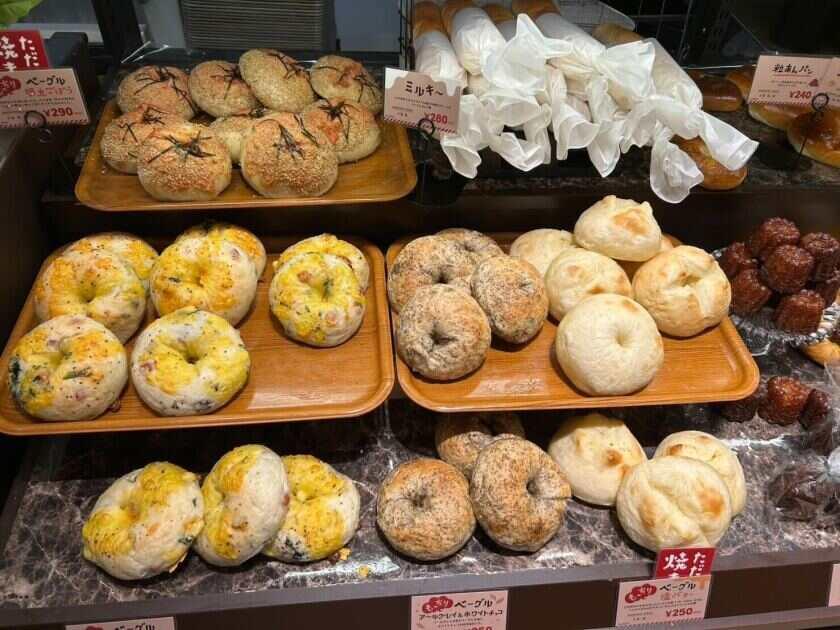 ハートブレッドアンティーク イオンモール福岡店の制服4