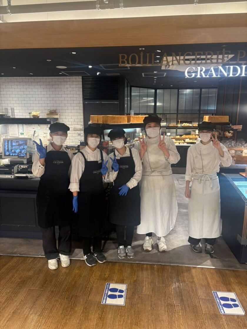 GRANDIR西新店の制服2