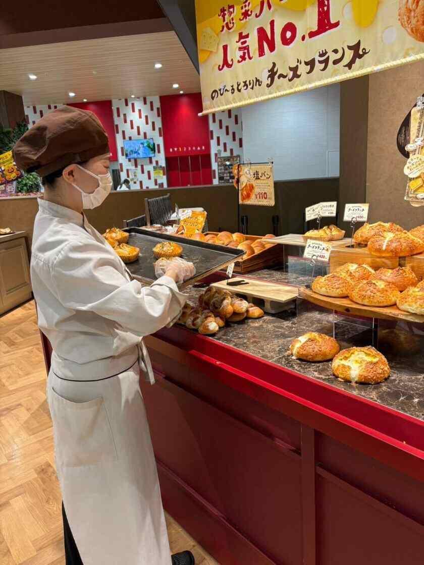 ハートブレッドアンティーク ゆめタウン飯塚店の制服2