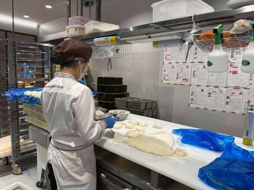 ハートブレッドアンティーク VIERRA小倉店の制服6