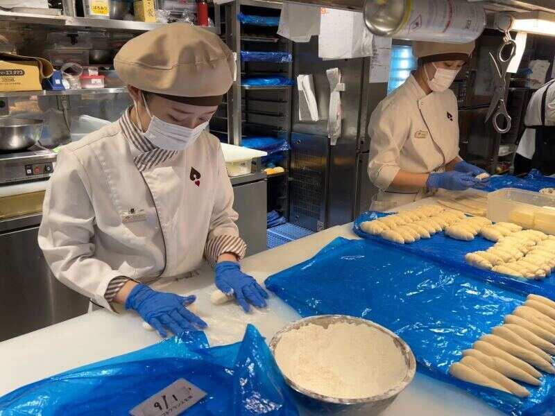 HEART BREAD ANTIQUE 博多マルイ店の仕事画像2