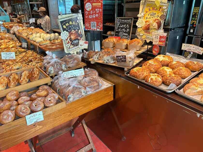 HEART BREAD ANTIQUE 福岡天神店の制服3