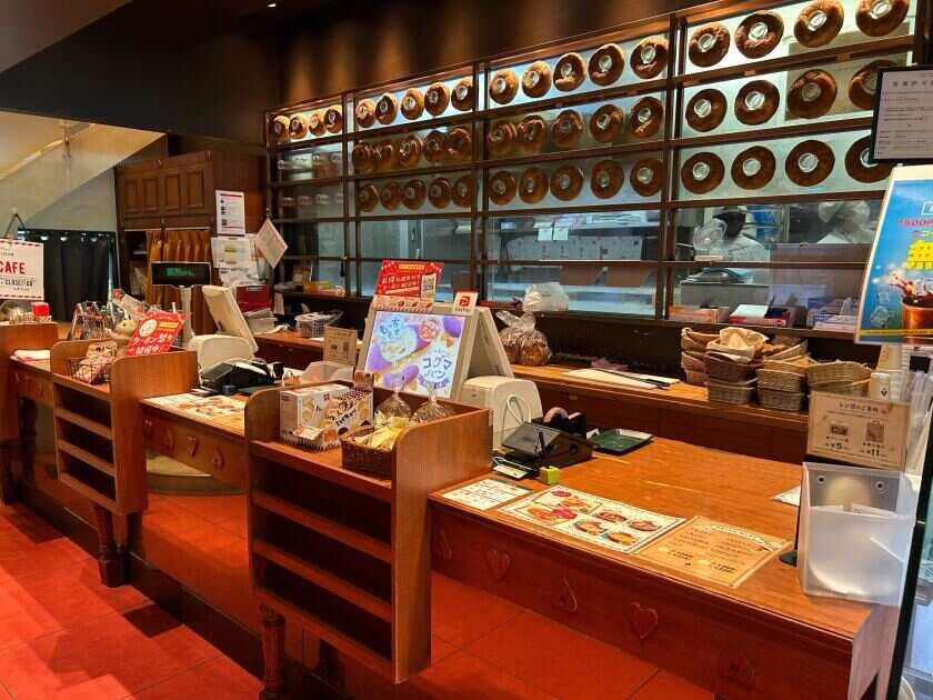 HEART BREAD ANTIQUE 福岡天神店の制服1