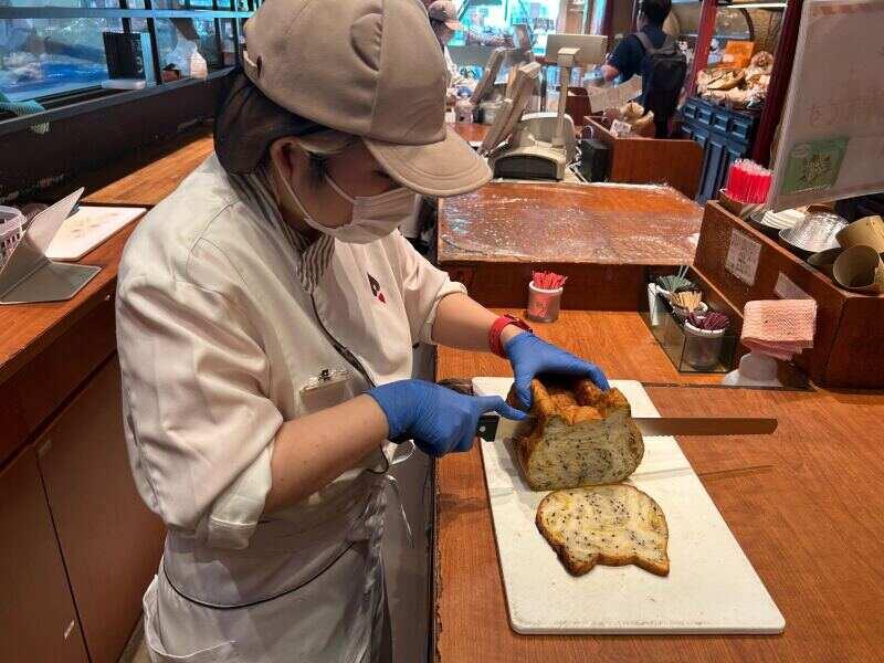 HEART BREAD ANTIQUE 福岡天神店の仕事画像3