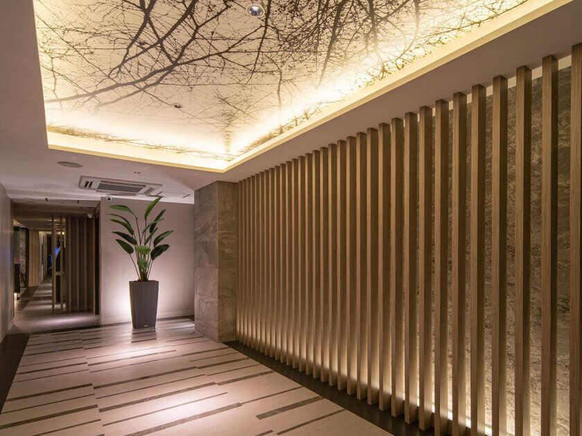 HOTEL U's香櫨園の制服4