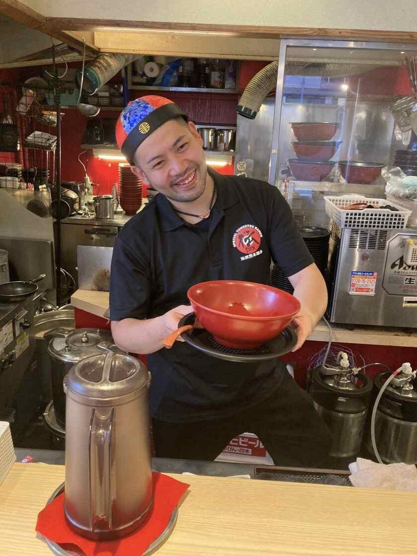 伝統熊本豚骨 伝の制服3