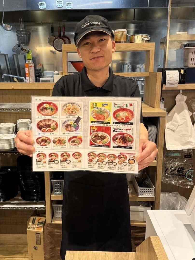 Ajisen Worldの制服2