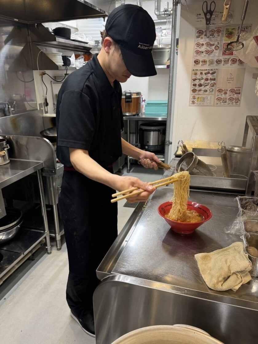 Ajisen Worldの制服1