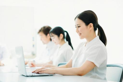 17時定時×土日祝日お休み 有名大学病院 医師の事務サポート(医療・介護・福祉、港区)のイメージ画像