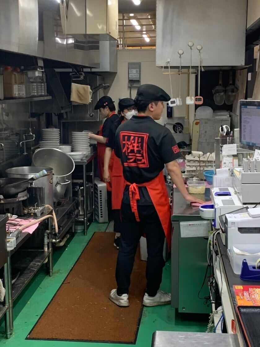 辛麺屋桝元 笹丘店の制服7