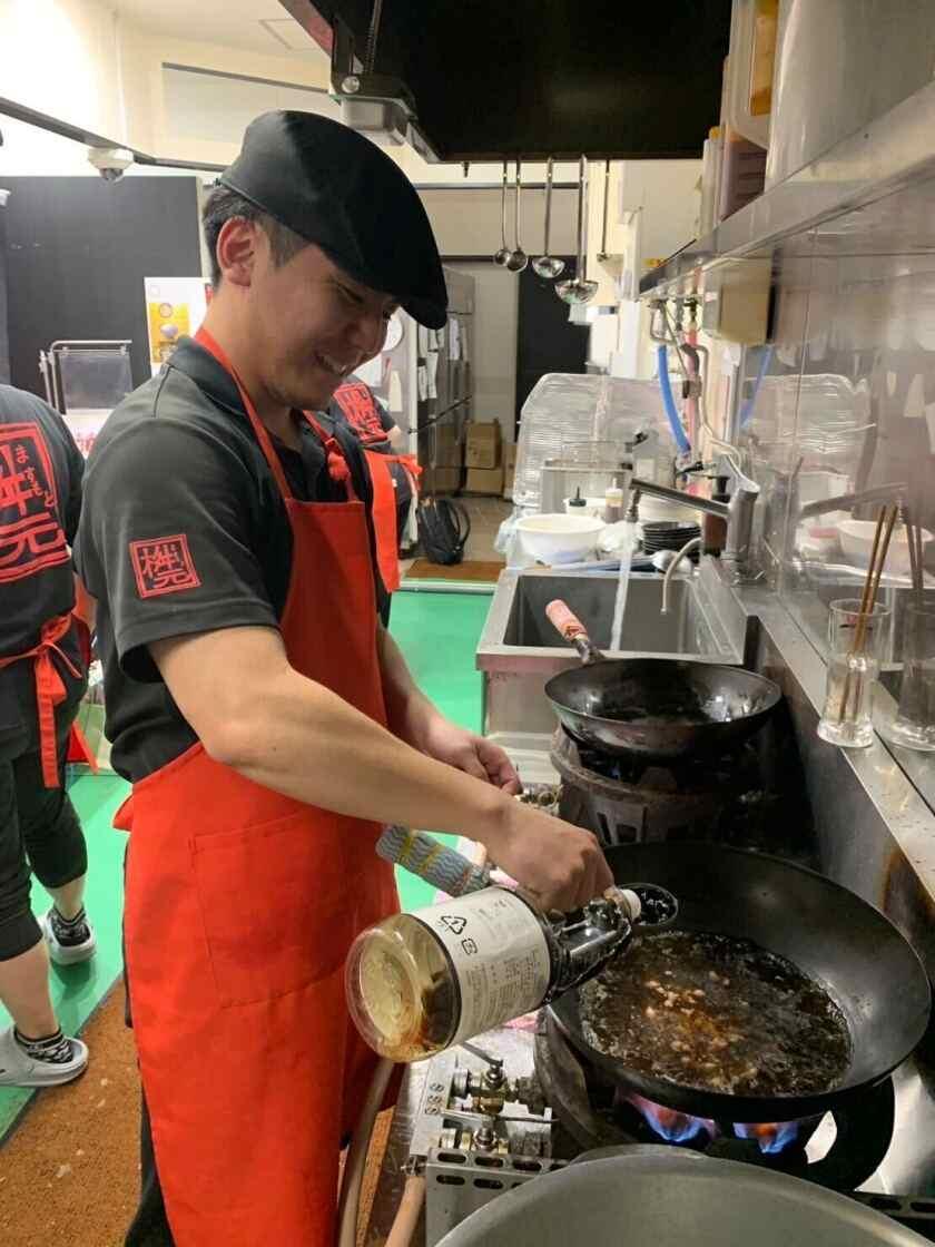辛麺屋桝元 笹丘店の制服5