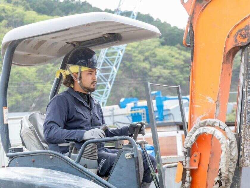 セリ・コーポレーション株式会社の制服7