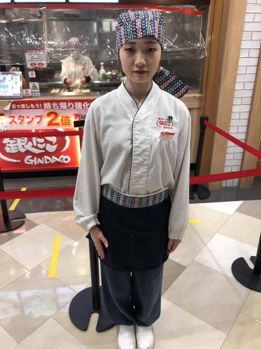 築地銀だこ 鳥栖プレミアムアウトレット店の制服4