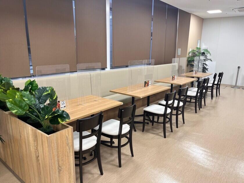 大阪労災病院店 グリルの制服2