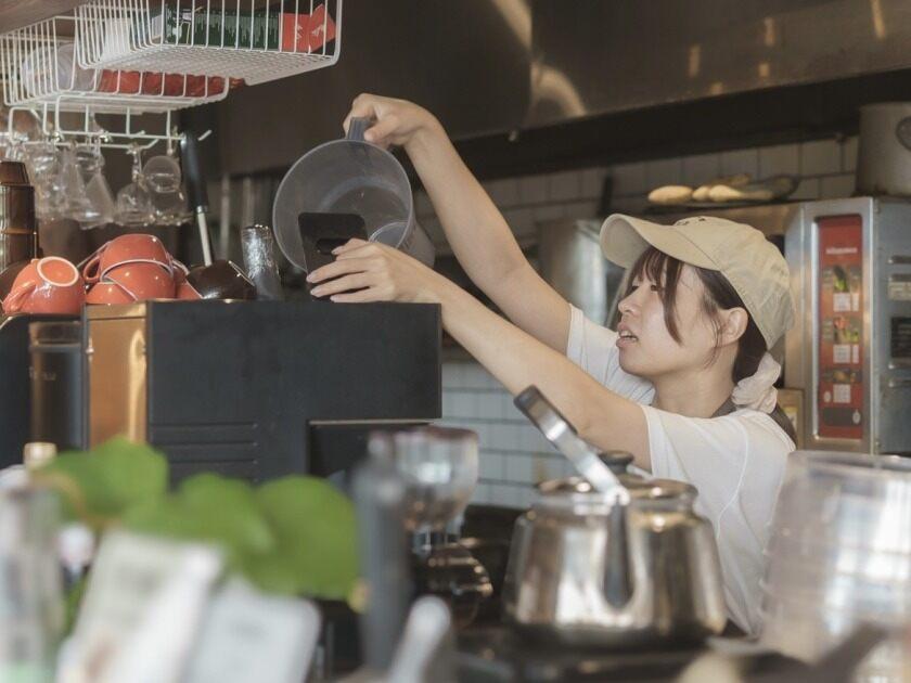 Mother Moon Cafe* umie店の制服3